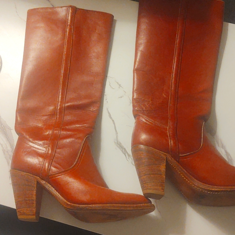 Frye brown Carmel vintage boots used match every thing 3 1/4 inch heal size 8.5